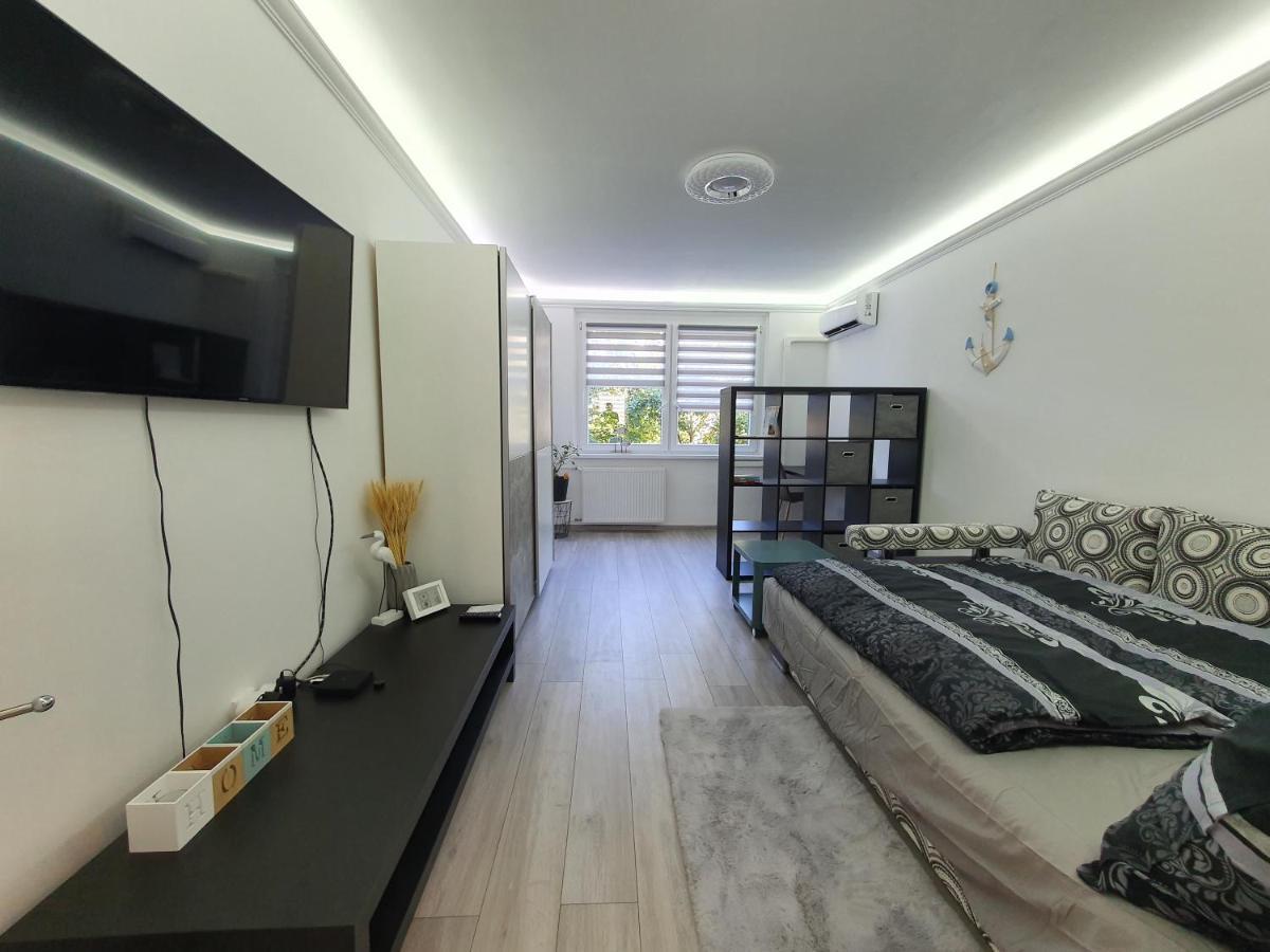 Izzy Apartament Lägenhet Miskolc Exteriör bild