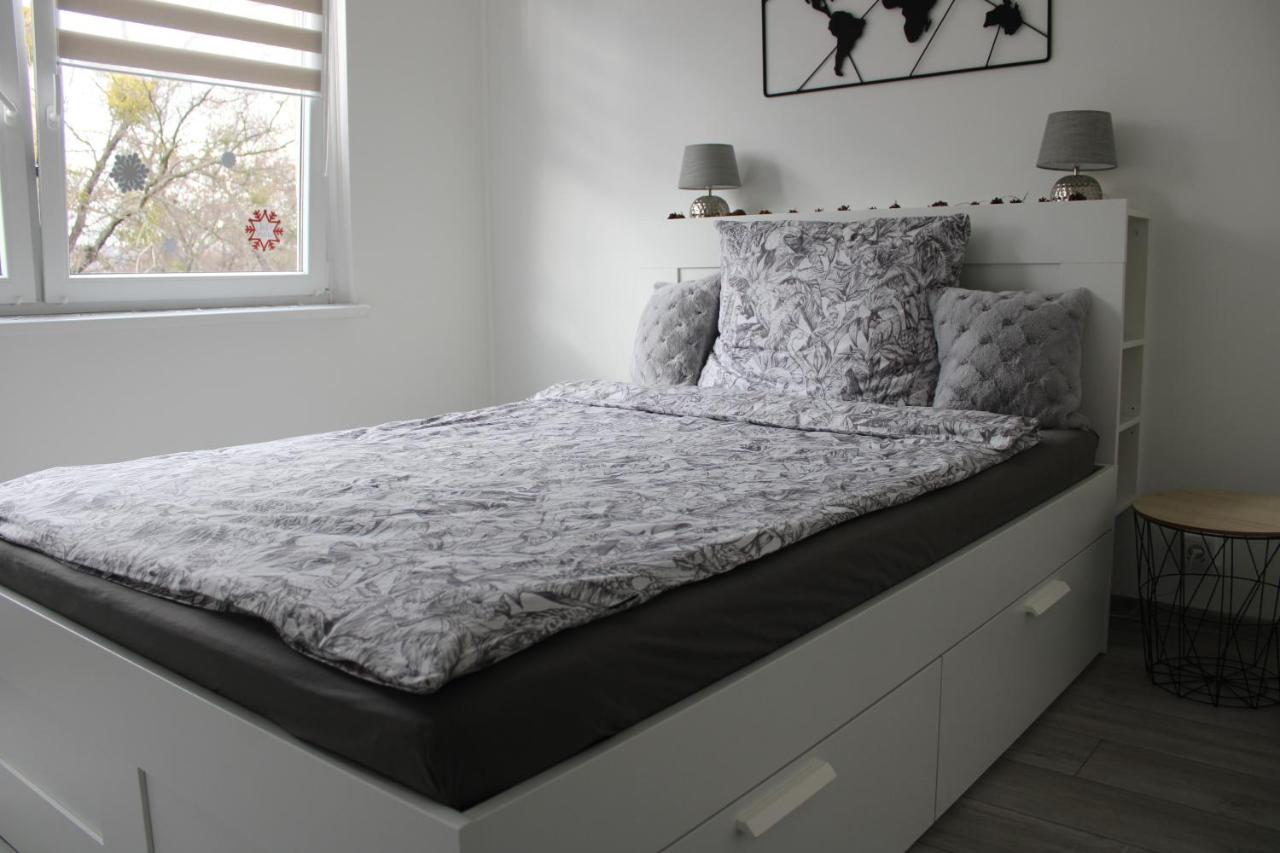 Izzy Apartament Lägenhet Miskolc Exteriör bild
